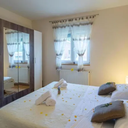 Six Bedroom House With Pool Σπίτι διακοπών Benkovac