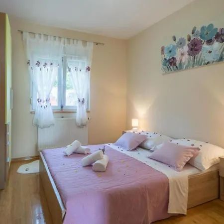Six Bedroom House With Pool بيت للعطل *