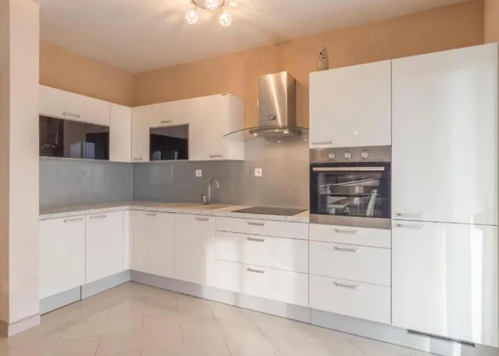 Six Bedroom House With Pool Benkovac