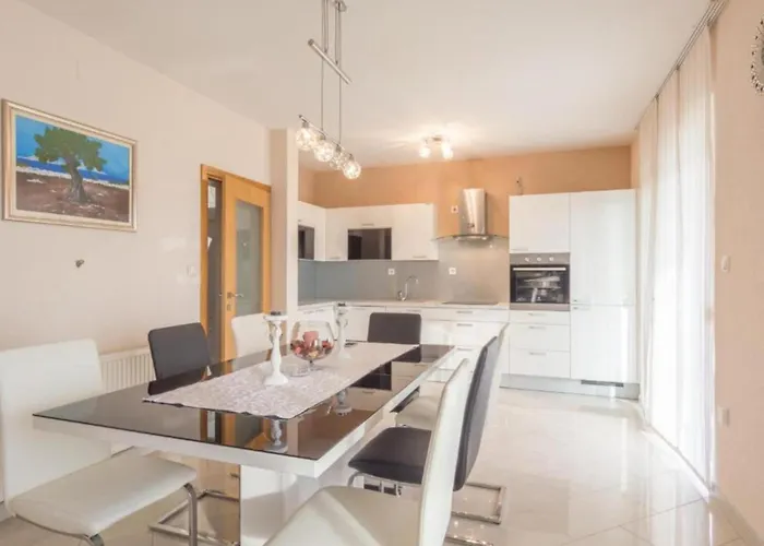 Six Bedroom House With Pool Σπίτι διακοπών *