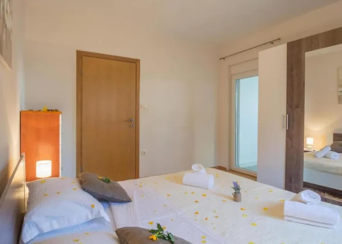 Σπίτι διακοπών Six Bedroom House With Pool *