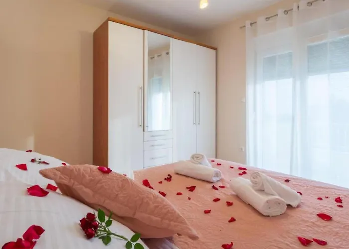 Six Bedroom House With Pool * Benkovac