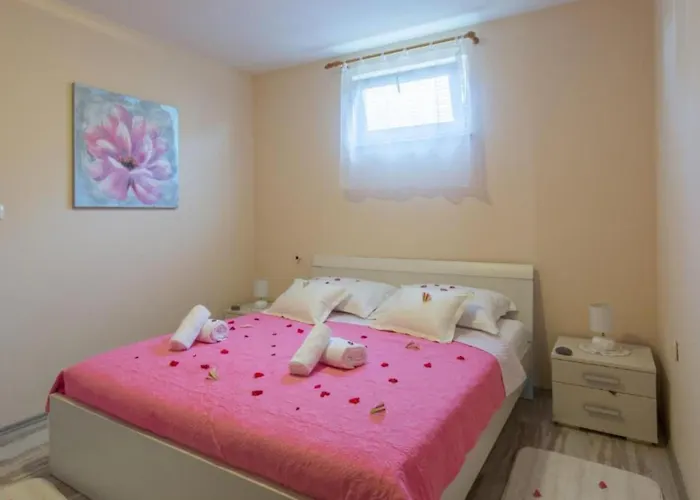 Six Bedroom House With Pool * Benkovac