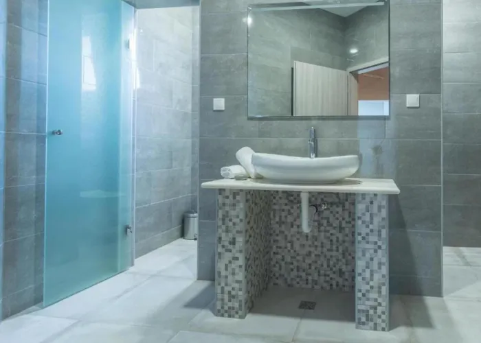 Six Bedroom House With Pool Benkovac