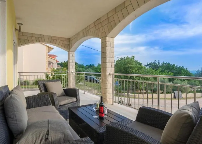 Σπίτι διακοπών Six Bedroom House With Pool