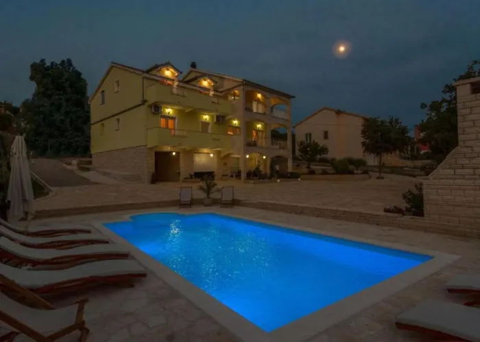 Six Bedroom House With Pool Σπίτι διακοπών