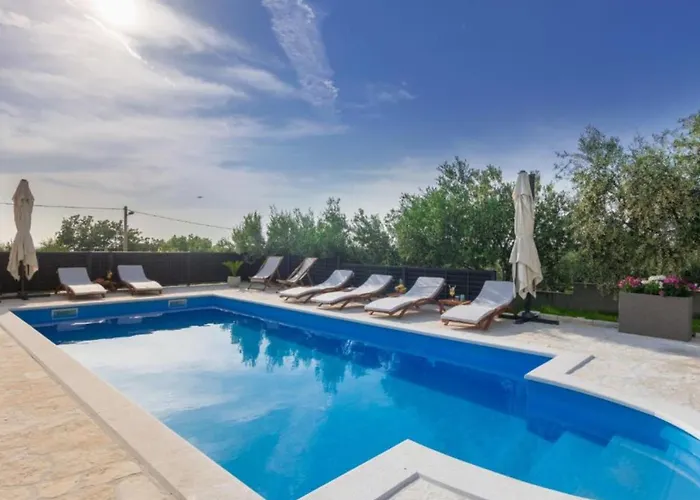 Six Bedroom House With Pool Σπίτι διακοπών Benkovac