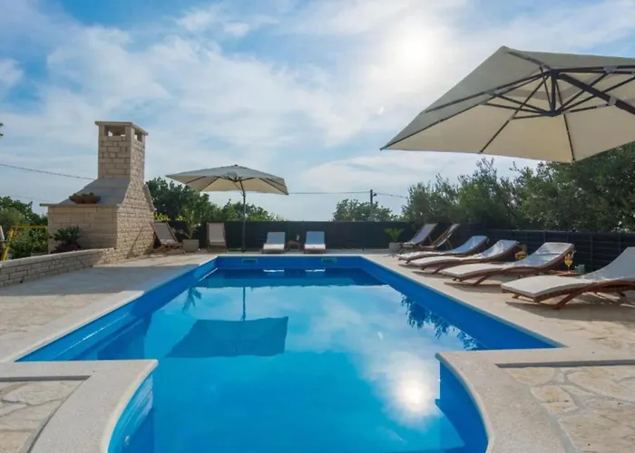 Six Bedroom House With Pool Σπίτι διακοπών *