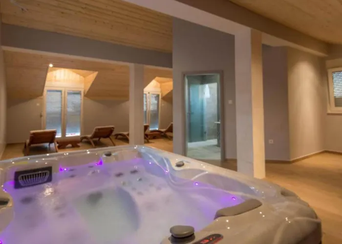 Six Bedroom House With Pool Σπίτι διακοπών *