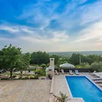 Tatil Evi Six Bedroom House With Pool