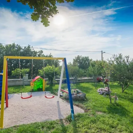 Six Bedroom House With Pool * Бенковац