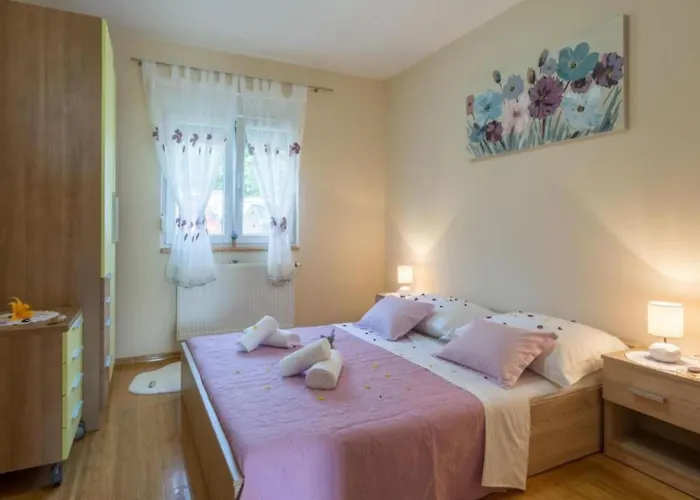 Six Bedroom House With Pool Prázdninový dům *