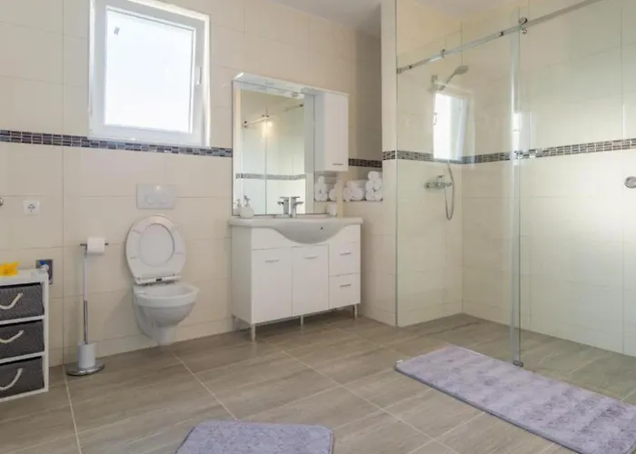Prázdninový dům Six Bedroom House With Pool Benkovac