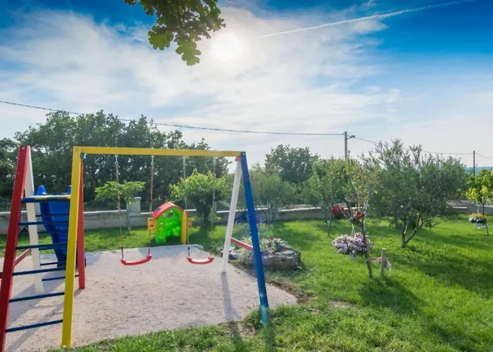 Six Bedroom House With Pool * Benkovac